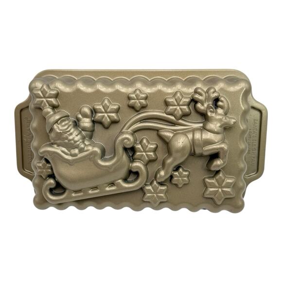Nordic Ware Santa’s Sleigh Loaf Bake Pan 3D Christmas Mold Williams Sonoma NWOT - Picture 1 of 6